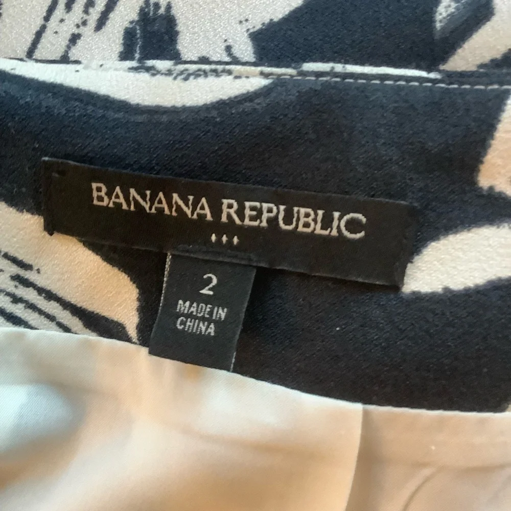 Banana Republic Black White Lined Tulip Skirt Size 2 Front Slit Like New